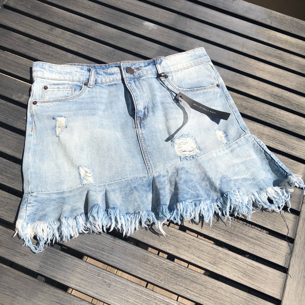 NWT Ruffled denim skirt